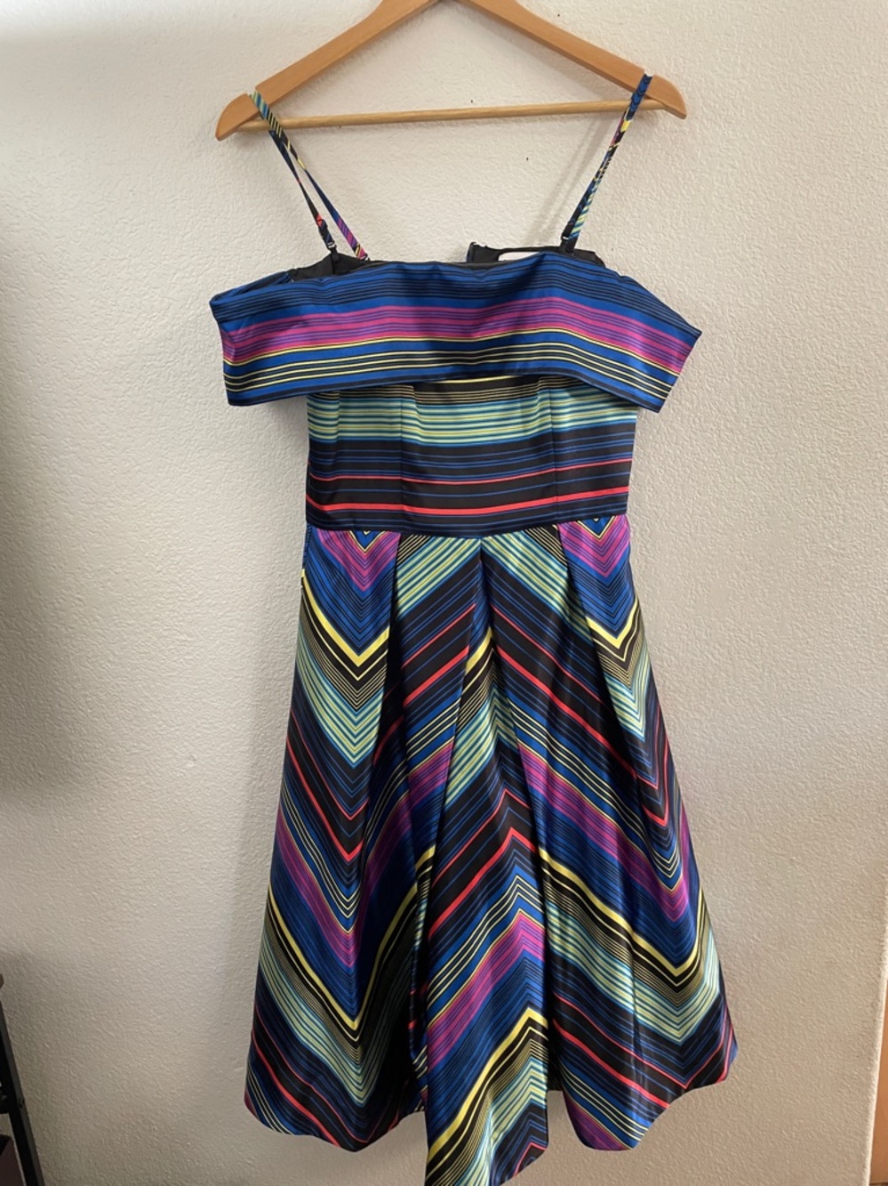 Nicole Miller Colorful Chevron Stripe Off-Shoulder cocktail Dress sexy prom 4